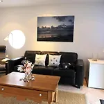 Geschmackvoll Eingerichtete Erdgeschosswohnung Fuer 4 Personen Laedt Zum Entspannen Ein.