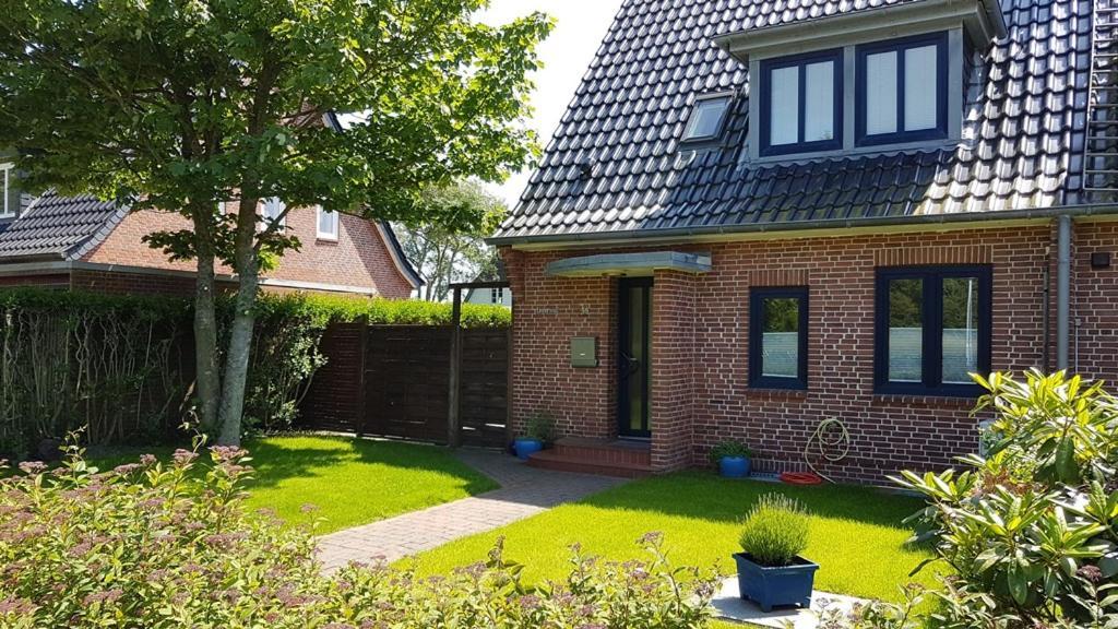 Apartment Geschmackvoll Eingerichtete Erdgeschosswohnung Fuer 4 Personen Laedt Zum Entspannen Ein.